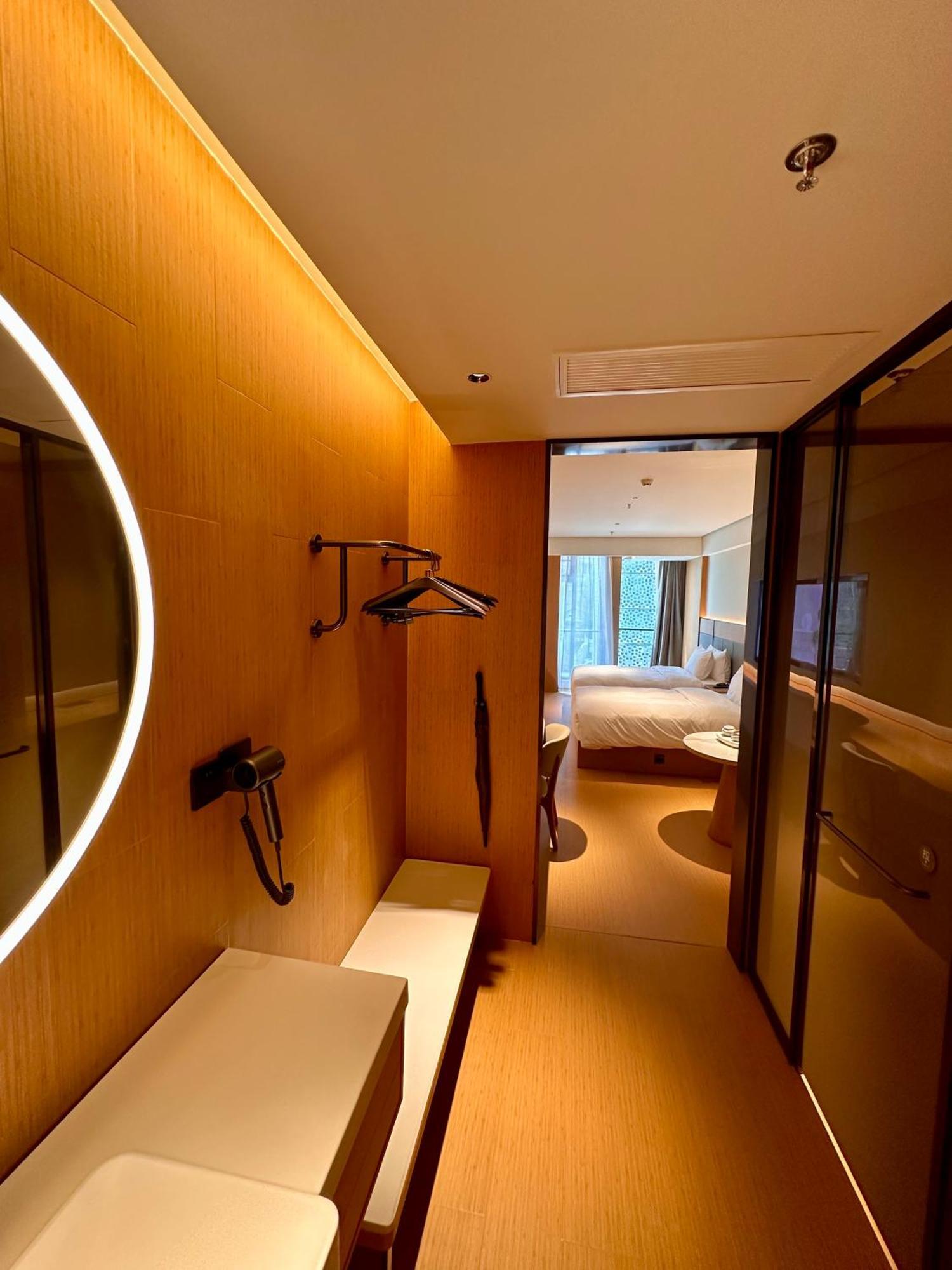 Ji World Expo Xueye Road Khách sạn 3*
