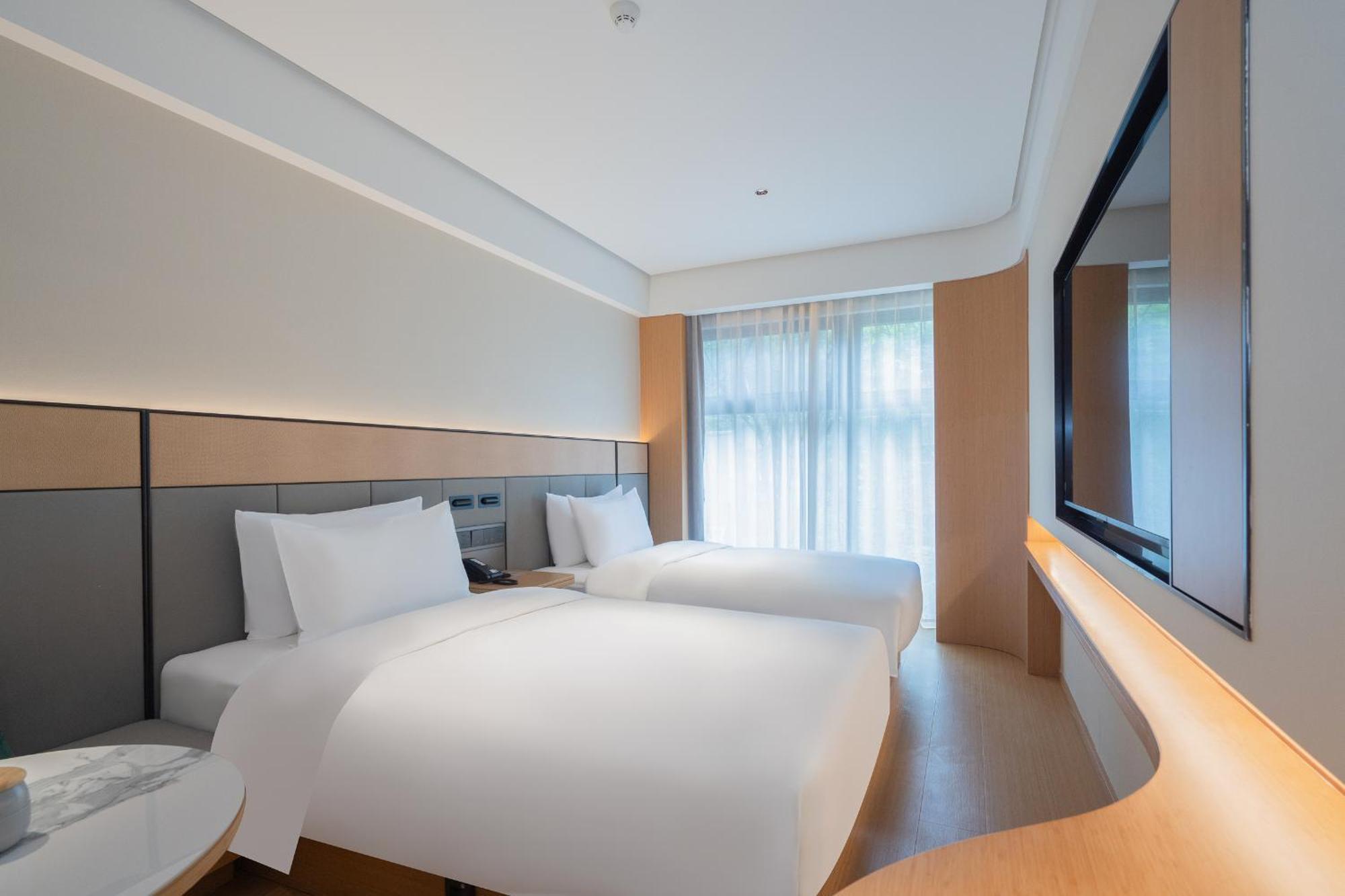 Ji World Expo Xueye Road Hotel